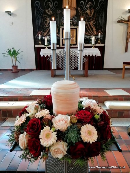 Bludenz Herz Mariä Kirche Vorarlberg Verabschiedung Trauerfeier Beerdigung Verabschiedung Totenwache Musik Kirche Solomusikerin Sängerin mit Gitarre www.trauer-musik.at www.gesangundgitarre.at Gesang Gitarre Yvonne Brugger Trauersängerin Kirchensängerin Kirche Trauerfeier Beerdigung Verabschiedung Vorarlberg Musik Kirche Sängerin mit Gitarre www.trauer-musik.at www.gesangundgitarre.at Gesang Gitarre Yvonne Brugger Trauersängerin Kirchensängerin