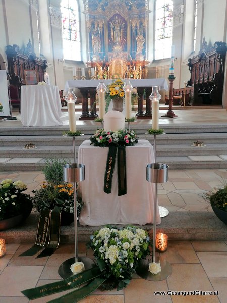 Höchst Pfarrkirche Kirche Vorarlberg Verabschiedung Trauerfeier Beerdigung Verabschiedung Totenwache Musik Kirche Solomusikerin Sängerin mit Gitarre www.trauer-musik.at www.gesangundgitarre.at Gesang Gitarre Yvonne Brugger Trauersängerin Kirchensängerin Kirche Trauerfeier Beerdigung Verabschiedung Vorarlberg Musik Kirche Sängerin mit Gitarre www.trauer-musik.at www.gesangundgitarre.at Gesang Gitarre Yvonne Brugger Trauersängerin Kirchensängerin