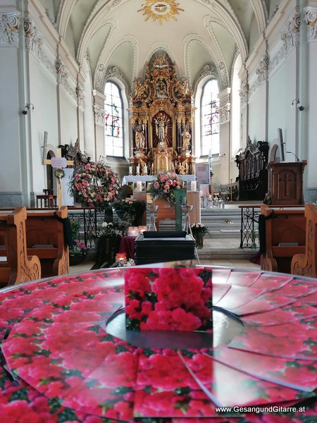 Höchst Pfarrkirche Kirche Vorarlberg Verabschiedung Trauerfeier Beerdigung Verabschiedung Totenwache Musik Kirche Solomusikerin Sängerin mit Gitarre www.trauer-musik.at www.gesangundgitarre.at Gesang Gitarre Yvonne Brugger Trauersängerin Kirchensängerin Kirche Trauerfeier Beerdigung Verabschiedung Vorarlberg Musik Kirche Sängerin mit Gitarre www.trauer-musik.at www.gesangundgitarre.at Gesang Gitarre Yvonne Brugger Trauersängerin Kirchensängerin