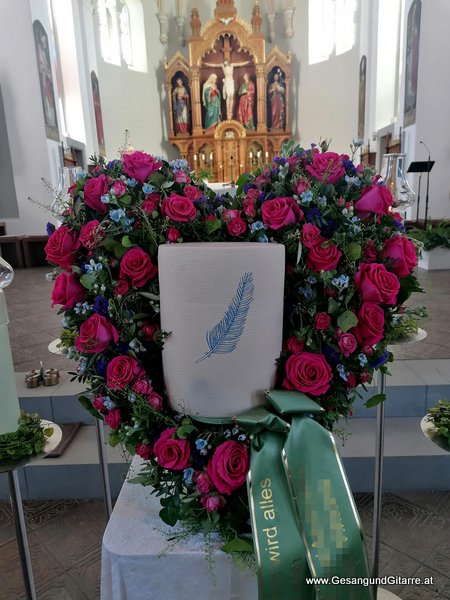 Lauterach Hl. Leopold Kirche Vorarlberg Verabschiedung Trauerfeier Beerdigung Verabschiedung Totenwache Musik Kirche Solomusikerin Sängerin mit Gitarre www.trauer-musik.at www.gesangundgitarre.at Gesang Gitarre Yvonne Brugger Trauersängerin Kirchensängerin Kirche Trauerfeier Beerdigung Verabschiedung Vorarlberg Musik Kirche Sängerin mit Gitarre www.trauer-musik.at www.gesangundgitarre.at Gesang Gitarre Yvonne Brugger Trauersängerin Kirchensängerin