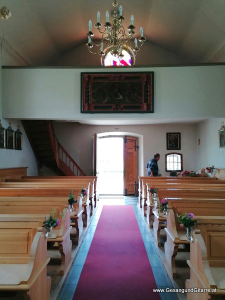 St. Anna Kirche Kapelle Rankweil Brederis Taufsängerin Sängerin mit Gitarre Taufe Musik Taufmusik Bodensee Musikerin Gitarre Gesang Kirche Taufsängerin Vorarlberg www.gesangundgitarre.at Gesang Gitarre Yvonne Brugger