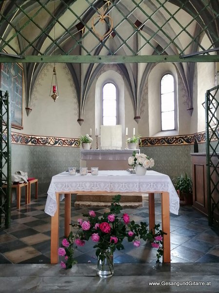 St. Anna Kirche Kapelle Rankweil Brederis Taufsängerin Sängerin mit Gitarre Taufe Musik Taufmusik Bodensee Musikerin Gitarre Gesang Kirche Taufsängerin Vorarlberg www.gesangundgitarre.at Gesang Gitarre Yvonne Brugger