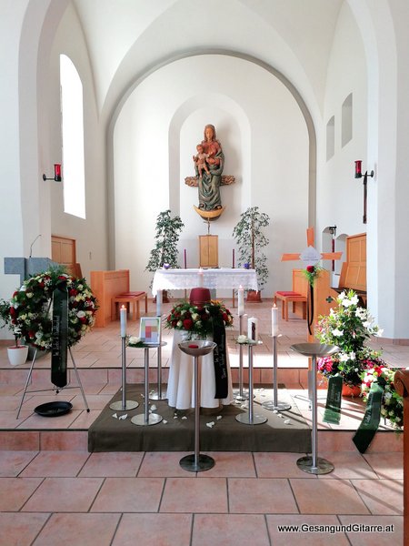 Kirche Kloster Bludenz Klosterkirche Vorarlberg Verabschiedung Trauerfeier Beerdigung Verabschiedung Totenwache Musik Kirche Solomusikerin Sängerin mit Gitarre www.trauer-musik.at www.gesangundgitarre.at Gesang Gitarre Yvonne Brugger Trauersängerin Kirchensängerin Kirche Trauerfeier Beerdigung Verabschiedung Vorarlberg Musik Kirche Sängerin mit Gitarre www.trauer-musik.at www.gesangundgitarre.at Gesang Gitarre Yvonne Brugger Trauersängerin Kirchensängerin