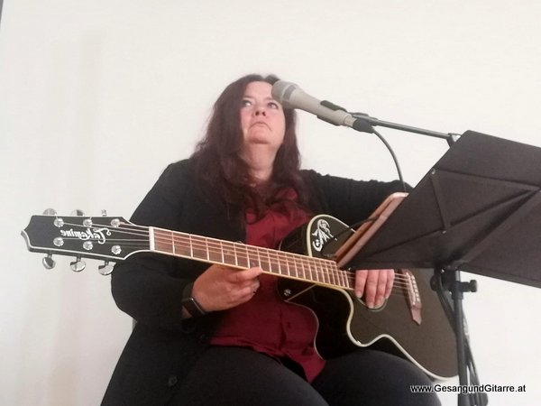 Kirche Kloster Bludenz Klosterkirche Vorarlberg Verabschiedung Trauerfeier Beerdigung Verabschiedung Totenwache Musik Kirche Solomusikerin Sängerin mit Gitarre www.trauer-musik.at www.gesangundgitarre.at Gesang Gitarre Yvonne Brugger Trauersängerin Kirchensängerin Kirche Trauerfeier Beerdigung Verabschiedung Vorarlberg Musik Kirche Sängerin mit Gitarre www.trauer-musik.at www.gesangundgitarre.at Gesang Gitarre Yvonne Brugger Trauersängerin Kirchensängerin