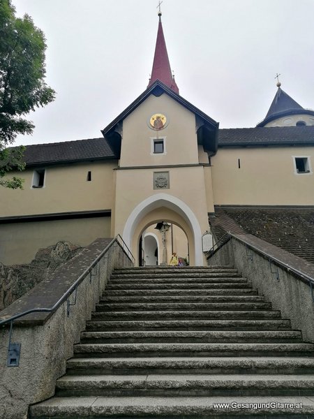 Kirche Basilika Rankweil Vorarlberg Verabschiedung Trauerfeier Beerdigung Verabschiedung Totenwache Musik Kirche Solomusikerin Sängerin mit Gitarre www.trauer-musik.at www.gesangundgitarre.at Gesang Gitarre Yvonne Brugger Trauersängerin Kirchensängerin Kirche Trauerfeier Beerdigung Verabschiedung Vorarlberg Musik Kirche Sängerin mit Gitarre www.trauer-musik.at www.gesangundgitarre.at Gesang Gitarre Yvonne Brugger Trauersängerin Kirchensängerin