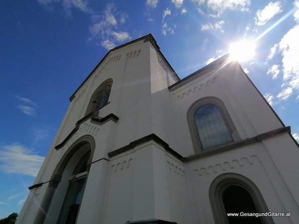 Kirche Hard Vorarlberg Verabschiedung Trauerfeier Beerdigung Verabschiedung Totenwache Musik Kirche Solomusikerin Sängerin mit Gitarre www.trauer-musik.at www.gesangundgitarre.at Gesang Gitarre Yvonne Brugger Trauersängerin Kirchensängerin Kirche Trauerfeier Beerdigung Verabschiedung Vorarlberg Musik Kirche Sängerin mit Gitarre www.trauer-musik.at www.gesangundgitarre.at Gesang Gitarre Yvonne Brugger Trauersängerin Kirchensängerin