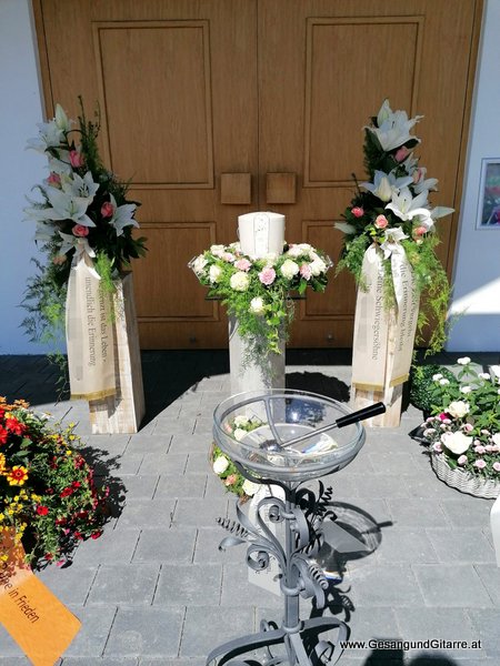 Friedhof Tannau Tettnang Allgäu Verabschiedung Trauerfeier Beerdigung Verabschiedung Totenwache Musik Kirche Solomusikerin Sängerin mit Gitarre www.trauer-musik.at www.gesangundgitarre.at Gesang Gitarre Yvonne Brugger Trauersängerin Kirchensängerin Kirche Trauerfeier Beerdigung Verabschiedung Vorarlberg Musik Kirche Sängerin mit Gitarre www.trauer-musik.at www.gesangundgitarre.at Gesang Gitarre Yvonne Brugger Trauersängerin Kirchensängerin