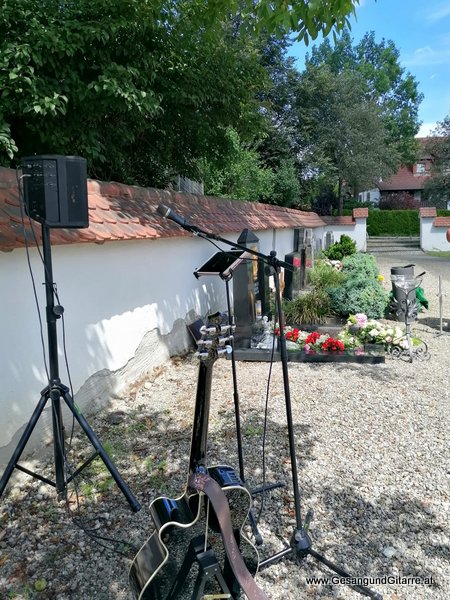 Friedhof Tannau Tettnang Allgäu Verabschiedung Trauerfeier Beerdigung Verabschiedung Totenwache Musik Kirche Solomusikerin Sängerin mit Gitarre www.trauer-musik.at www.gesangundgitarre.at Gesang Gitarre Yvonne Brugger Trauersängerin Kirchensängerin Kirche Trauerfeier Beerdigung Verabschiedung Vorarlberg Musik Kirche Sängerin mit Gitarre www.trauer-musik.at www.gesangundgitarre.at Gesang Gitarre Yvonne Brugger Trauersängerin Kirchensängerin