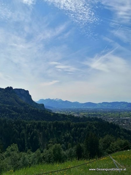 Kirche Dornbirn Kehlegg Taufsängerin Sängerin mit Gitarre Taufe Musik Taufmusik Bodensee Musikerin Gitarre Gesang Kirche Taufsängerin Vorarlberg www.gesangundgitarre.at Gesang Gitarre Yvonne Brugger