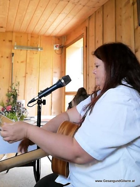 Trauung Alpe Laguz Marul Raggal Musik Solomusikerin Sängerin Hochzeitssängerin Hochzeit Trauung Vorarlberg Kirche www.gesangundgitarre.at Gesang Gitarre Yvonne Brugger