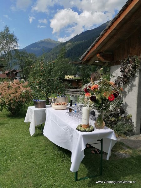 Trauung Kirche Partenen Agape Gortipohl St. Gallenkirch Montafon Musik Solomusikerin Sängerin Hochzeitssängerin Hochzeit Trauung Vorarlberg Kirche www.gesangundgitarre.at Gesang Gitarre Yvonne Brugger