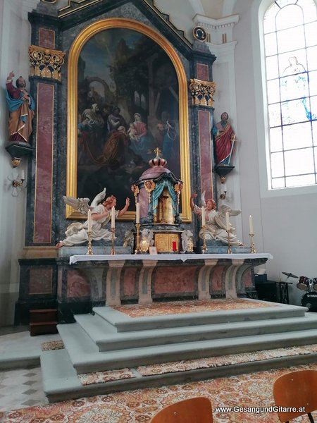 Kirche Hittisau Taufsängerin Sängerin mit Gitarre Taufe Musik Taufmusik Bodensee Musikerin Gitarre Gesang Kirche Taufsängerin Vorarlberg www.gesangundgitarre.at Gesang Gitarre Yvonne Brugger