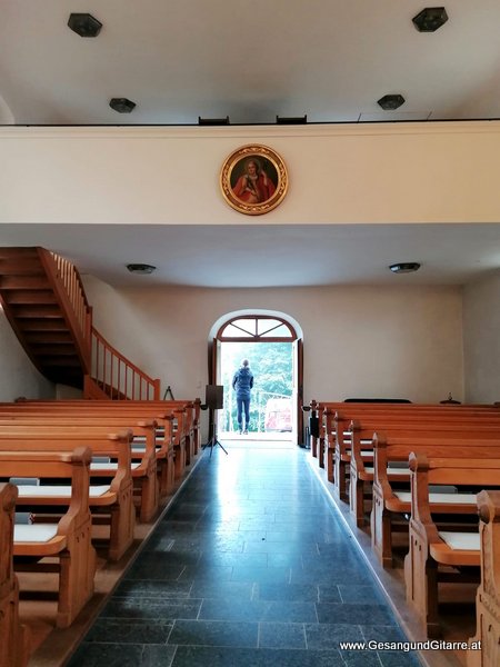 Kirche St. Rochus Kapelle Hohenems Emsreute Trauerfeier Beerdigung Verabschiedung Totenwache Musik Kirche Solomusikerin Sängerin mit Gitarre www.trauer-musik.at www.gesangundgitarre.at Gesang Gitarre Yvonne Brugger Trauersängerin Kirchensängerin Kirche Trauerfeier Beerdigung Verabschiedung Vorarlberg Musik Kirche Sängerin mit Gitarre www.trauer-musik.at www.gesangundgitarre.at Gesang Gitarre Yvonne Brugger Trauersängerin Kirchensängerin