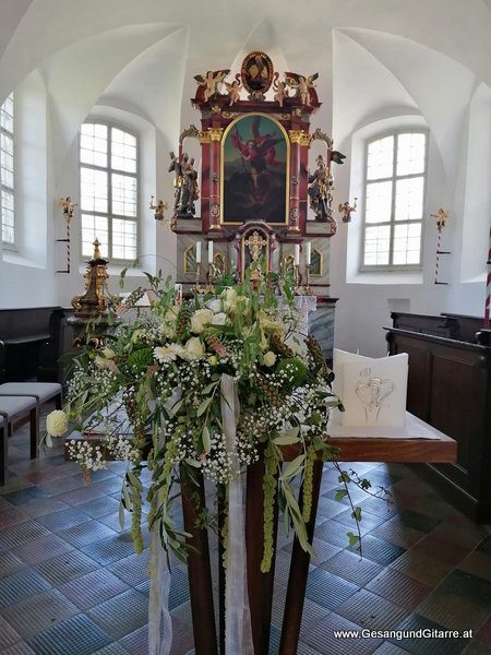 Freie Trauung Alte Kirche Feldkirch Tisis Musik Solomusikerin Sängerin Hochzeitssängerin Hochzeit Trauung Vorarlberg Kirche www.gesangundgitarre.at Gesang Gitarre Yvonne Brugger