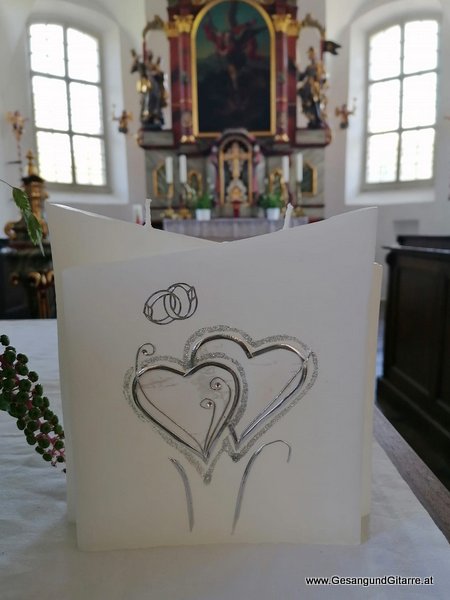 Freie Trauung Alte Kirche Feldkirch Tisis Musik Solomusikerin Sängerin Hochzeitssängerin Hochzeit Trauung Vorarlberg Kirche www.gesangundgitarre.at Gesang Gitarre Yvonne Brugger