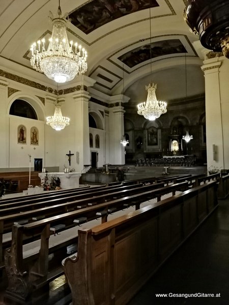 Kirche St. Martin Dornbirn Trauerfeier Beerdigung Verabschiedung Totenwache Musik Kirche Solomusikerin Sängerin mit Gitarre www.trauer-musik.at www.gesangundgitarre.at Gesang Gitarre Yvonne Brugger Trauersängerin Kirchensängerin Kirche Trauerfeier Beerdigung Verabschiedung Vorarlberg Musik Kirche Sängerin mit Gitarre www.trauer-musik.at www.gesangundgitarre.at Gesang Gitarre Yvonne Brugger Trauersängerin Kirchensängerin