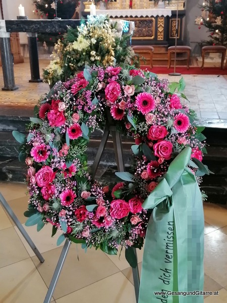 Au Bregenzerwald Kirche Vorarlberg Verabschiedung Trauerfeier Beerdigung Verabschiedung Totenwache Musik Kirche Solomusikerin Sängerin mit Gitarre www.trauer-musik.at www.gesangundgitarre.at Gesang Gitarre Yvonne Brugger Trauersängerin Kirchensängerin Kirche Trauerfeier Beerdigung Verabschiedung Vorarlberg Musik Kirche Sängerin mit Gitarre www.trauer-musik.at www.gesangundgitarre.at Gesang Gitarre Yvonne Brugger Trauersängerin Kirchensängerin