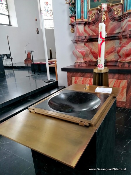 Kirche Basilika Maria Bildstein Taufsängerin Sängerin mit Gitarre Taufe Musik Taufmusik Bodensee Musikerin Gitarre Gesang Kirche Taufsängerin Vorarlberg www.gesangundgitarre.at Gesang Gitarre Yvonne Brugger