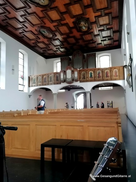 Kirche Basilika Maria Bildstein Taufsängerin Sängerin mit Gitarre Taufe Musik Taufmusik Bodensee Musikerin Gitarre Gesang Kirche Taufsängerin Vorarlberg www.gesangundgitarre.at Gesang Gitarre Yvonne Brugger
