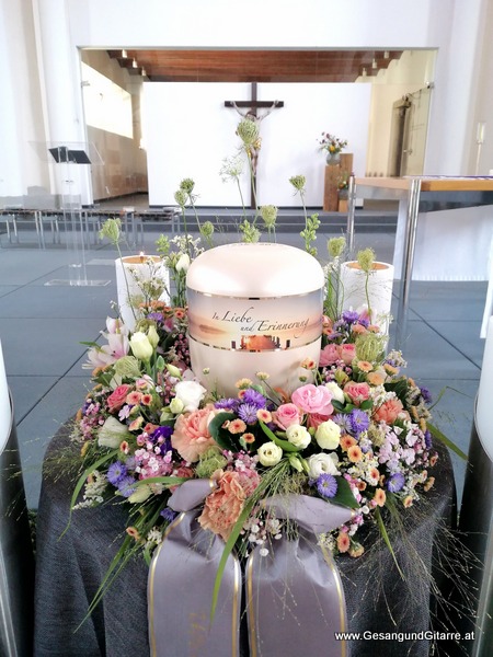 Kirche St. Sebastian Hard Vorarlberg Verabschiedung Trauerfeier Beerdigung Verabschiedung Totenwache Musik Kirche Solomusikerin Sängerin mit Gitarre www.trauer-musik.at www.gesangundgitarre.at Gesang Gitarre Yvonne Brugger Trauersängerin Kirchensängerin Kirche Trauerfeier Beerdigung Verabschiedung Vorarlberg Musik Kirche Sängerin mit Gitarre www.trauer-musik.at www.gesangundgitarre.at Gesang Gitarre Yvonne Brugger Trauersängerin Kirchensängerin