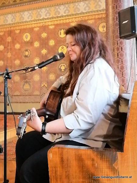 Kirche Kapelle Kloster Mehrerau Collegiumskapelle Taufsängerin Sängerin mit Gitarre Taufe Musik Taufmusik Bodensee Musikerin Gitarre Gesang Kirche Taufsängerin Vorarlberg www.gesangundgitarre.at Gesang Gitarre Yvonne Brugger