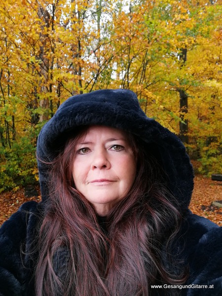 Friedwald Heiligenberg Baden Württemberg Trauerfeier Beerdigung Verabschiedung Vorarlberg Musik Kirche Trauersängerin Sängerin mit Gitarre www.trauer-musik.at www.gesangundgitarre.at Gesang Gitarre Yvonne Brugger Trauersängerin Kirchensängerin