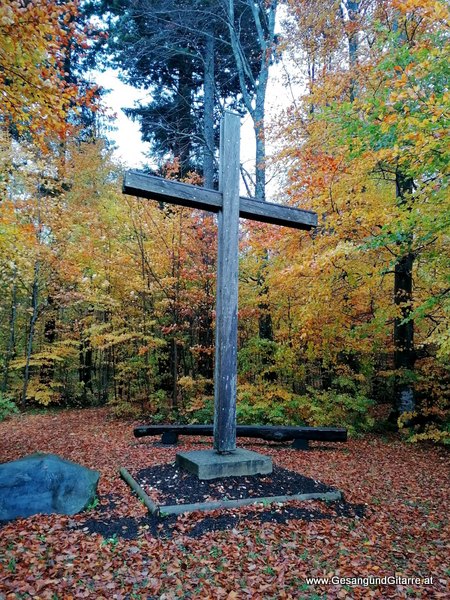 Friedwald Heiligenberg Baden Württemberg Trauerfeier Beerdigung Verabschiedung Vorarlberg Musik Kirche Trauersängerin Sängerin mit Gitarre www.trauer-musik.at www.gesangundgitarre.at Gesang Gitarre Yvonne Brugger Trauersängerin Kirchensängerin