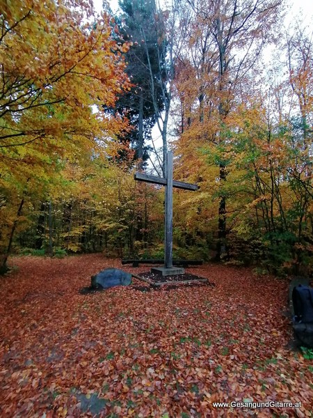 Friedwald Heiligenberg Baden Württemberg Trauerfeier Beerdigung Verabschiedung Vorarlberg Musik Kirche Trauersängerin Sängerin mit Gitarre www.trauer-musik.at www.gesangundgitarre.at Gesang Gitarre Yvonne Brugger Trauersängerin Kirchensängerin