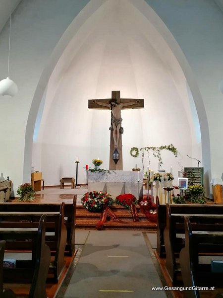 Sängerin Gitarre Musikerin Trauerfeier Verabschiedung Beerdigung Begräbnis Batschuns Innerbraz Kirche